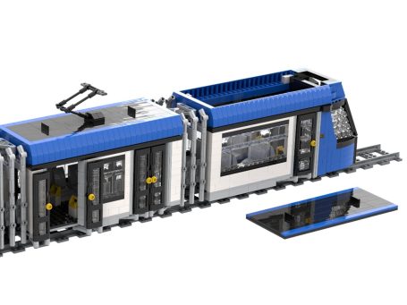 Tranvía Alstom Citadis Compact MOC Lego - Puertas abiertas Tranvía Alstom Citadis Compact en colores azul y blanco, con puertas abiertas.