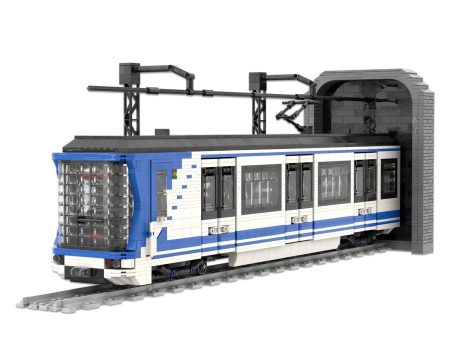 Tren CAF Serie 2000B Metro de Madrid MOC Lego - Vista exterior Tren CAF Serie 2000B Metro de Madrid de diseño moderno en colores blanco y azul, sobre rieles.