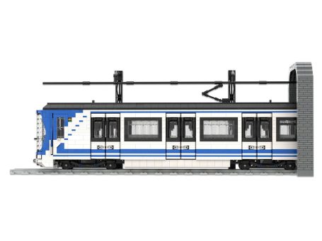 Tren CAF Serie 2000B Metro de Madrid MOC Lego - Vista lateral Tren CAF Serie 2000B Metro de Madrid de diseño moderno en colores azul y blanco, con dos secciones conectadas.