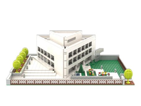 Edificio Oficinas Endress Hauser (Barcelona) MOC Lego - Vista exterior 1 Edificio moderno con jardín y árboles, rodeado de una valla.